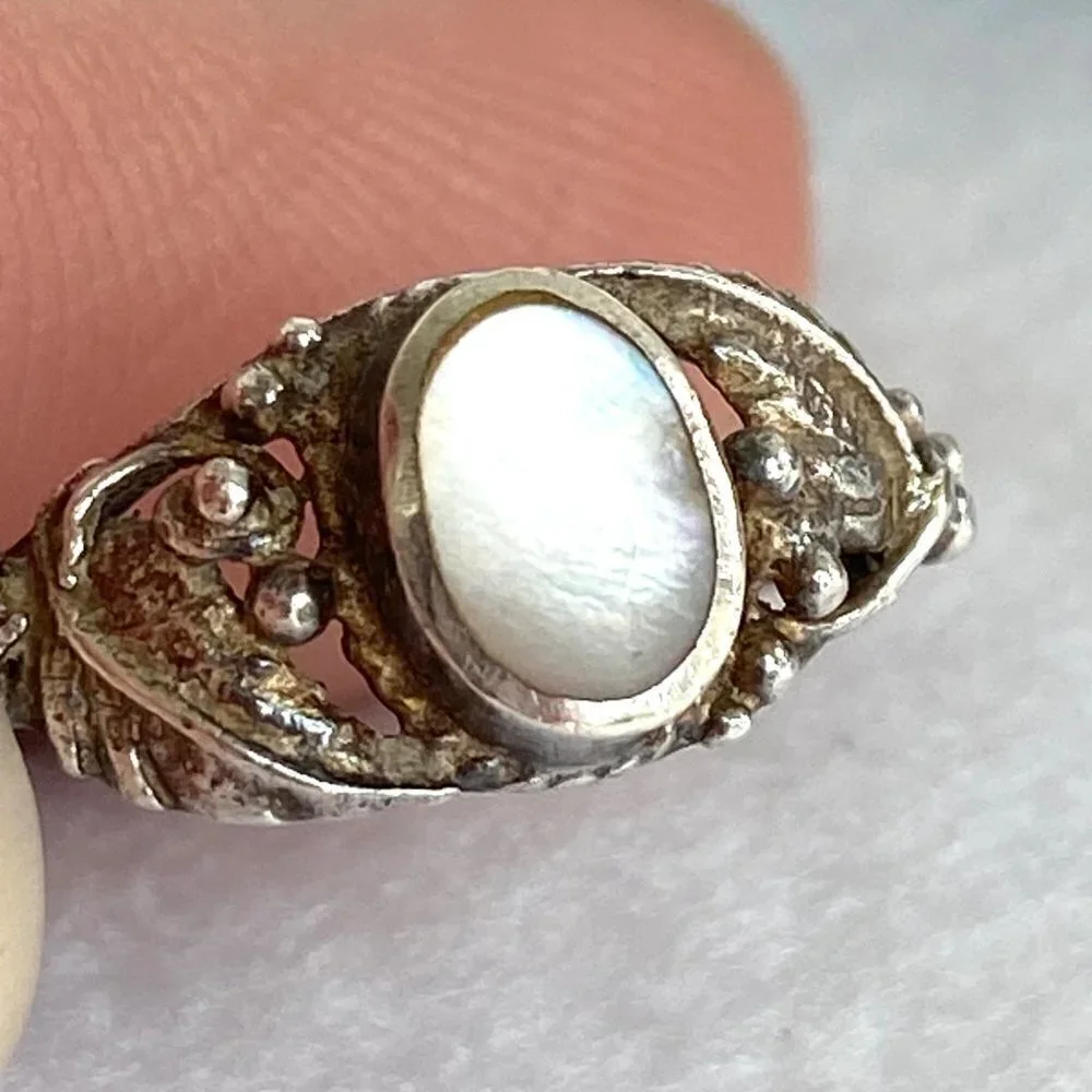 Sterling Silver 925 Southwest Style Oval Mother Of Pearl Feather Leaf Ring 6.5